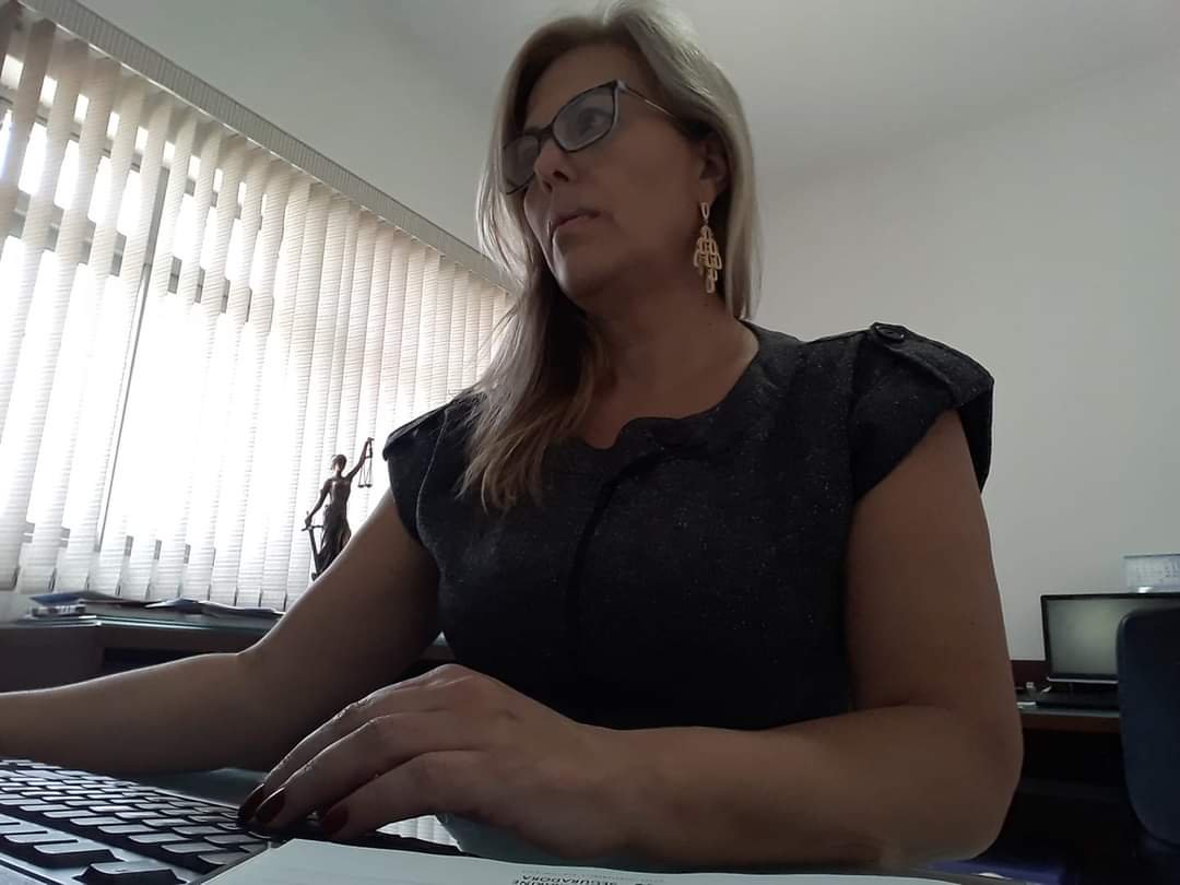 Dra. Elaine Lopes - Advogada
